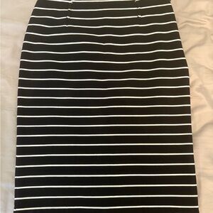 White House Black Market Black and White Pencil Skirt